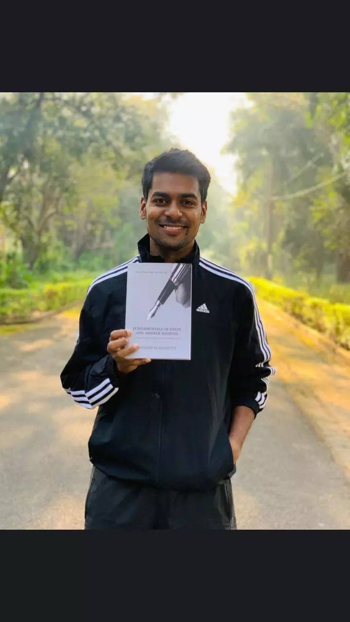 Meet Son Of An Auto Driver Who Created History By Becoming India's Youngest  IAS Officer In First Attempt