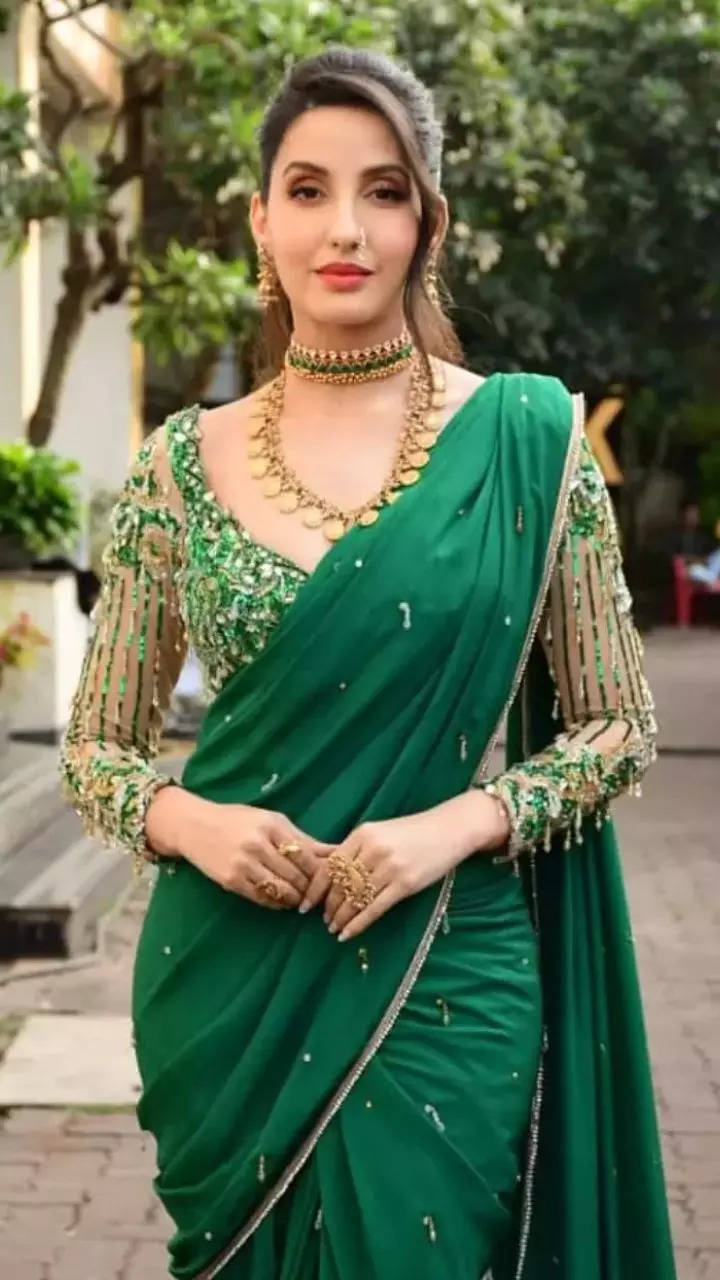 Wear choker, pendants and earrings with silk saree, you will look more  beautiful in this jewelry collection | ज्वेलरी क्लेक्शन: सिल्क साड़ी के साथ  पहनें चोकर, पेंडेंट और बड़े-बड़े ...