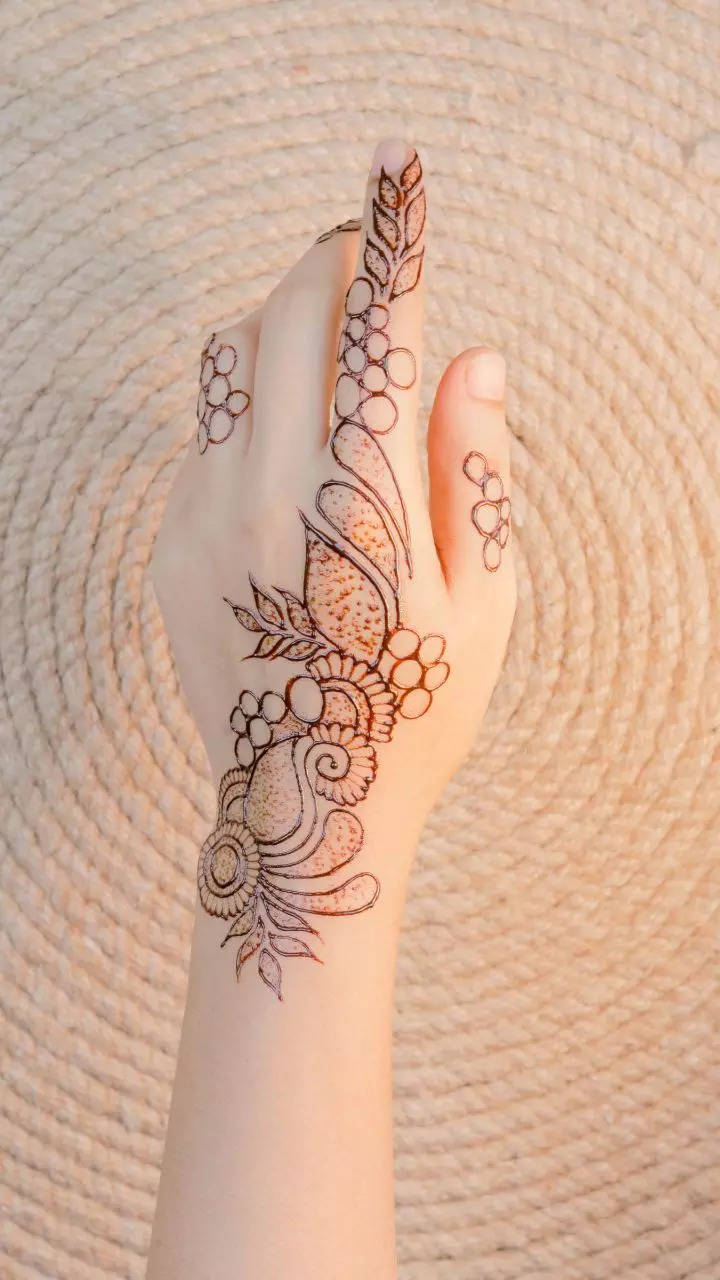 Chhath Puja 2023 mehndi designs: quick and simple full hand mehndi designs  for Chhath - Chhath Puja Mehndi Designs: छठ की शोभा बढ़ा देंगे हाथों पर लगे  ये खूबसूरत मेहंदी डिजाइन, लगाने