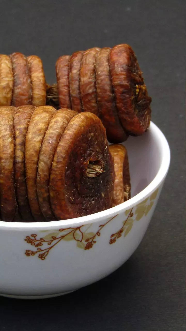 Background of dried fruits of fig, close up Stock Photo - Alamy