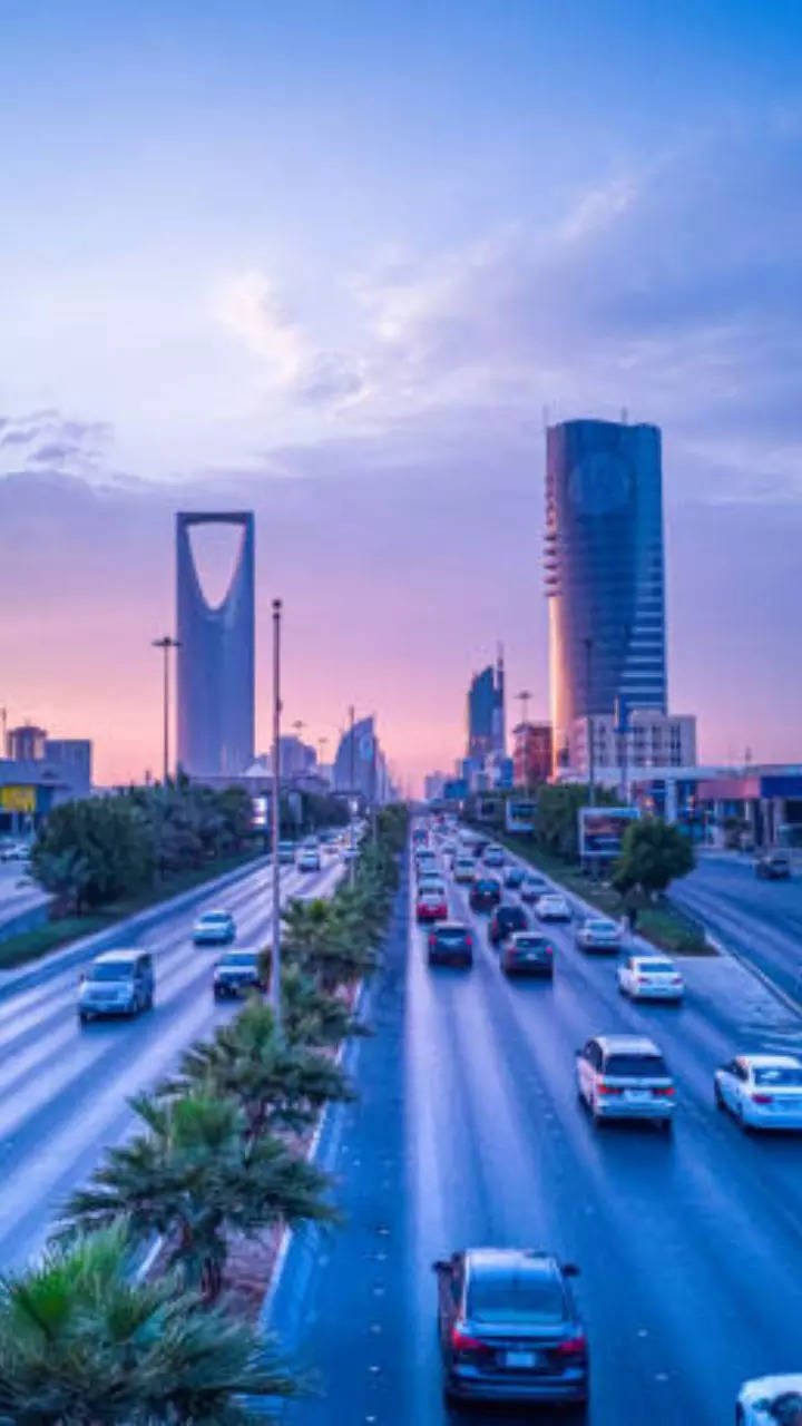 Saudi Arabia S Biggest Skyscraper Is Lit Up In Green Background, Show Me A  Picture Of Saudi Arabia, Flag, Saudi Arabia Background Image And Wallpaper  for Free Download