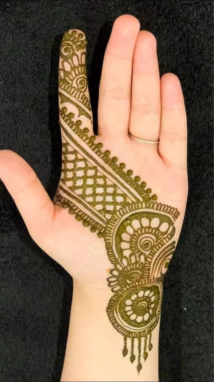 Top 4 Easy Stylish Simple Mehndi designs - Beautiful Mehendi design for  front hands - Henna designs - YouTube | Desain henna sederhana, Henna,  Mehendi