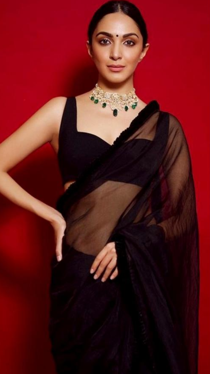 Which saree did you choose to wear for your 12th farewell party? - Quora