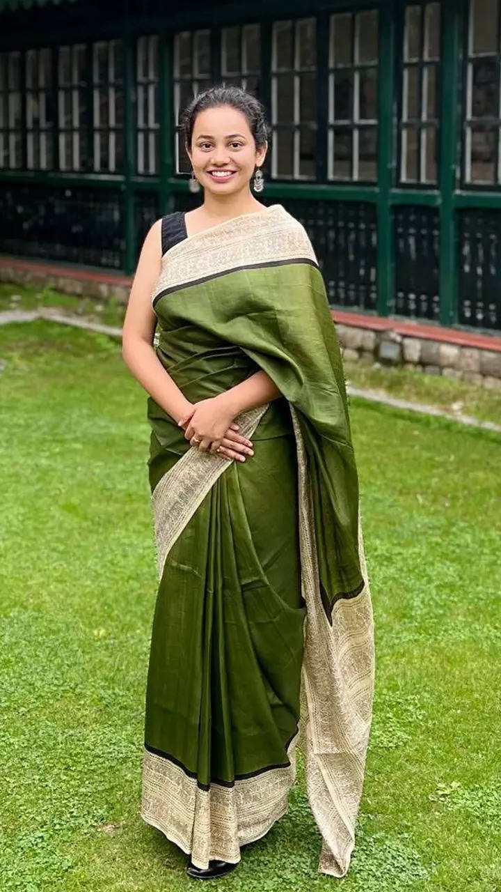 Is it compulsory to wear a saree in the IAS interview and training? Are  salwar suits not permissible? - Quora