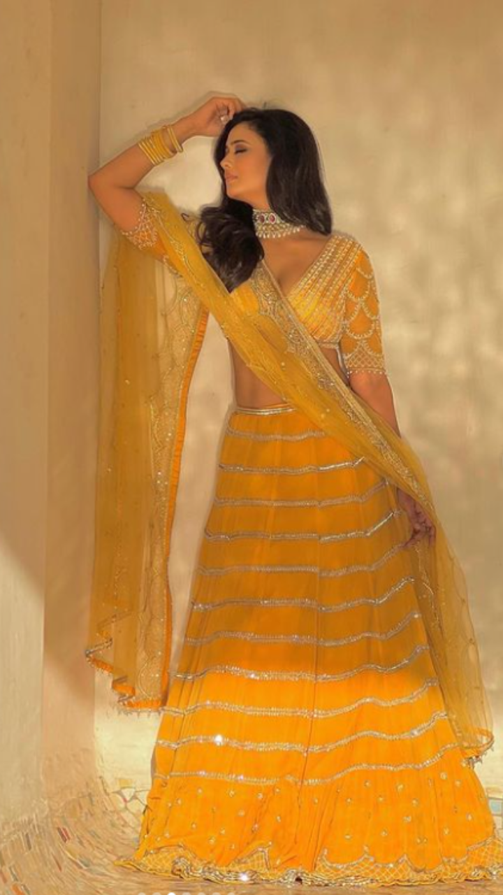 Fashion Tips: How To Wear Saree Like Lehenga For Wedding Season Special -  Amar Ujala Hindi News Live - Fashion Tips:हर शादी-पार्टी के लिए लहंगा  खरीदने की जरूरत नहीं, इस तरह से