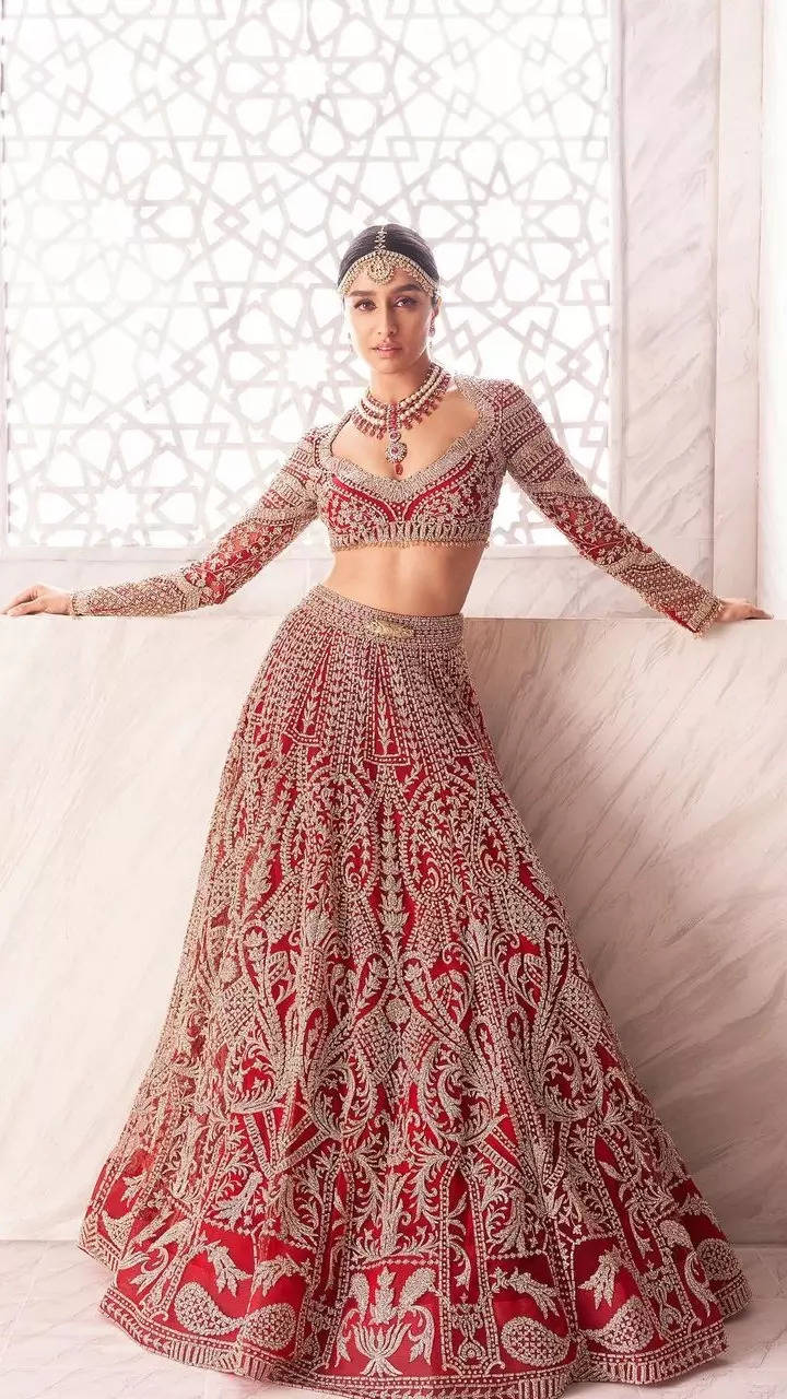 Weddings 2024 Semi-Stitched Indian Ethnic Designer Velvet Embroidered  Bridal Lehenga, Size: Free Size at Rs 10499 in Surat