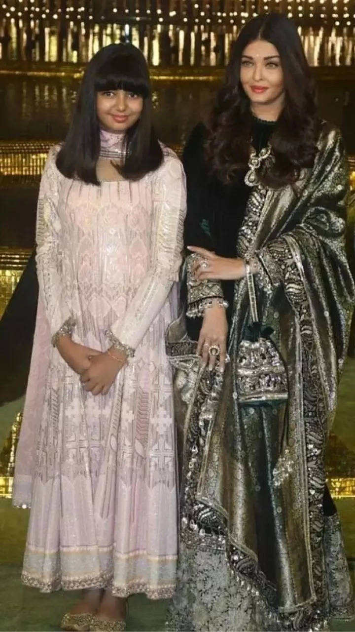 Aishwarya Rai-Abhishek Bachchan groove at family wedding, daughter Aaradhya  comforts aunt at her bidaai. See photos, videos | Bollywood News - The  Indian Express