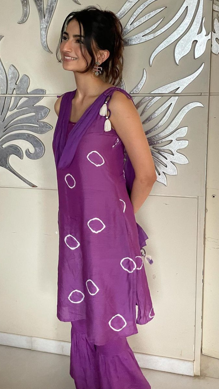 Old Saree DIY: पुरानी साड़ी को न समझे बेकार! 5 Ideas से करें नई Dress तैयार