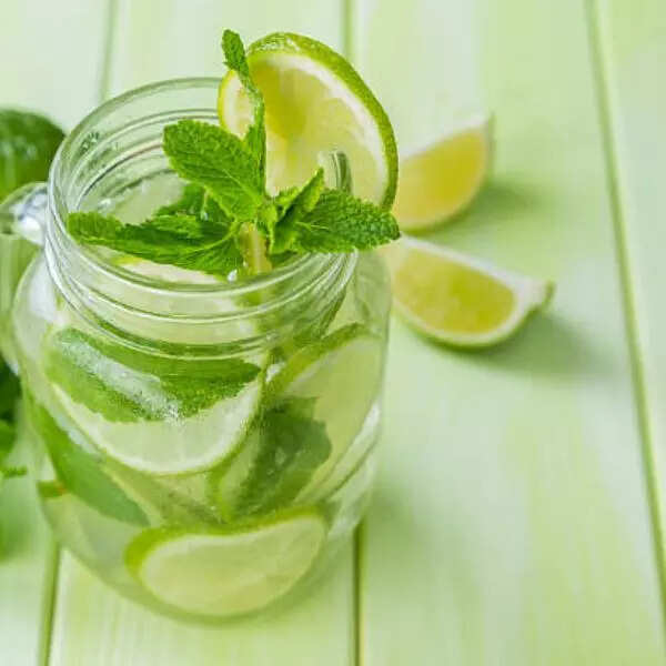 Mint Water Benefits of drinking mint water in summer
