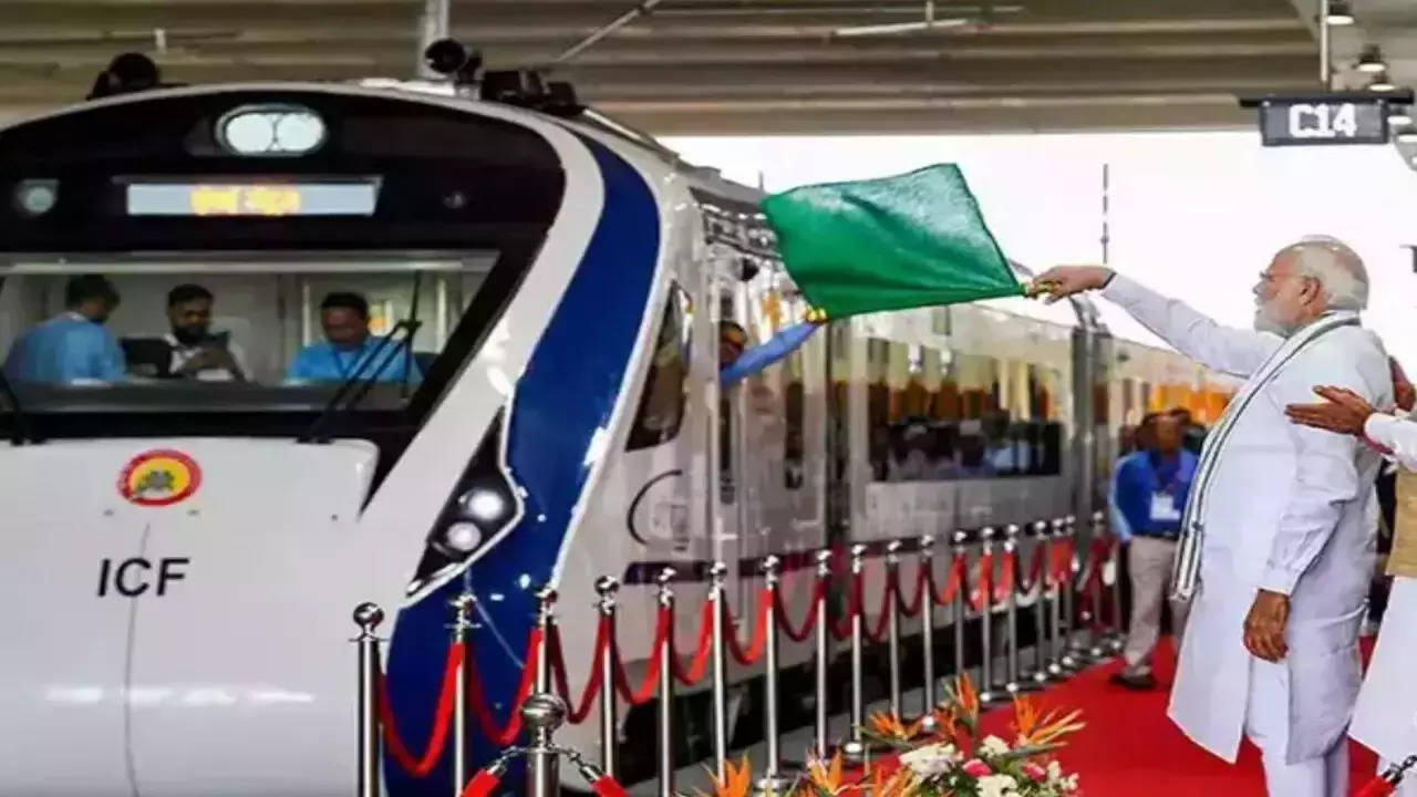 Dehradun Delhi Vande Bharat Express Train, Narendra Modi