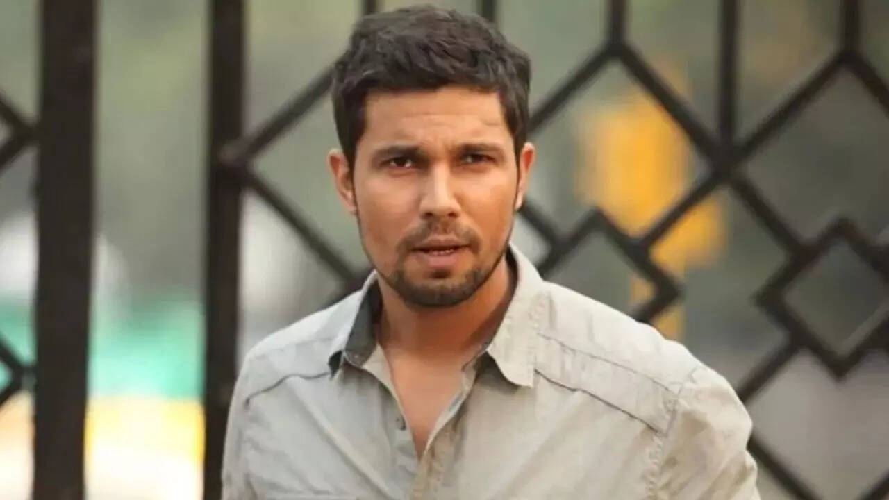 randeep hooda revealed that he was jobless for 11 year and goes in to  depression and selled his car for survival | बॉलीवुड News, Times Now  Navbharat