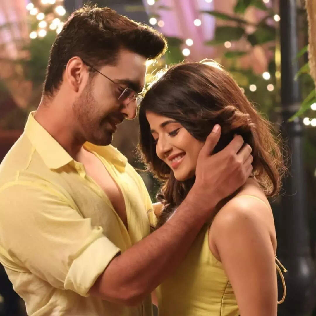 YRKKH: अरमान ने अभिरा संग रोमांस कर बांधा समा, सिजलिंग केमिस्ट्री देख गार्डन-गार्डन हुआ फैंस का दिल