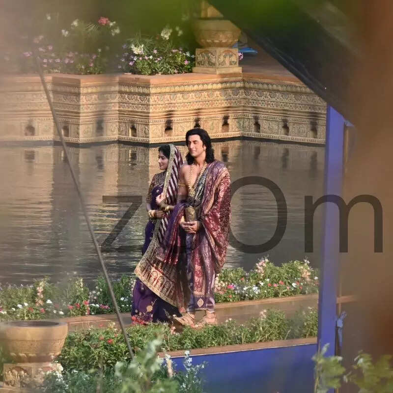 अयोध्या भ्रमण पर निकले राम और सीता