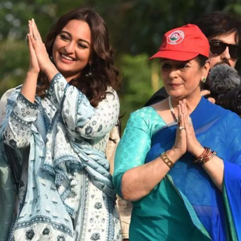 Sonakshi Sinha-Luv Sinha की लड़ाई की वजह से अटकीं मां पूनम की सांसें ...