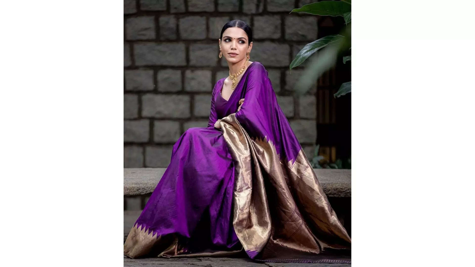 Shriya Pilgaonkar dazzles in a regal purple Kanjivaram saree 