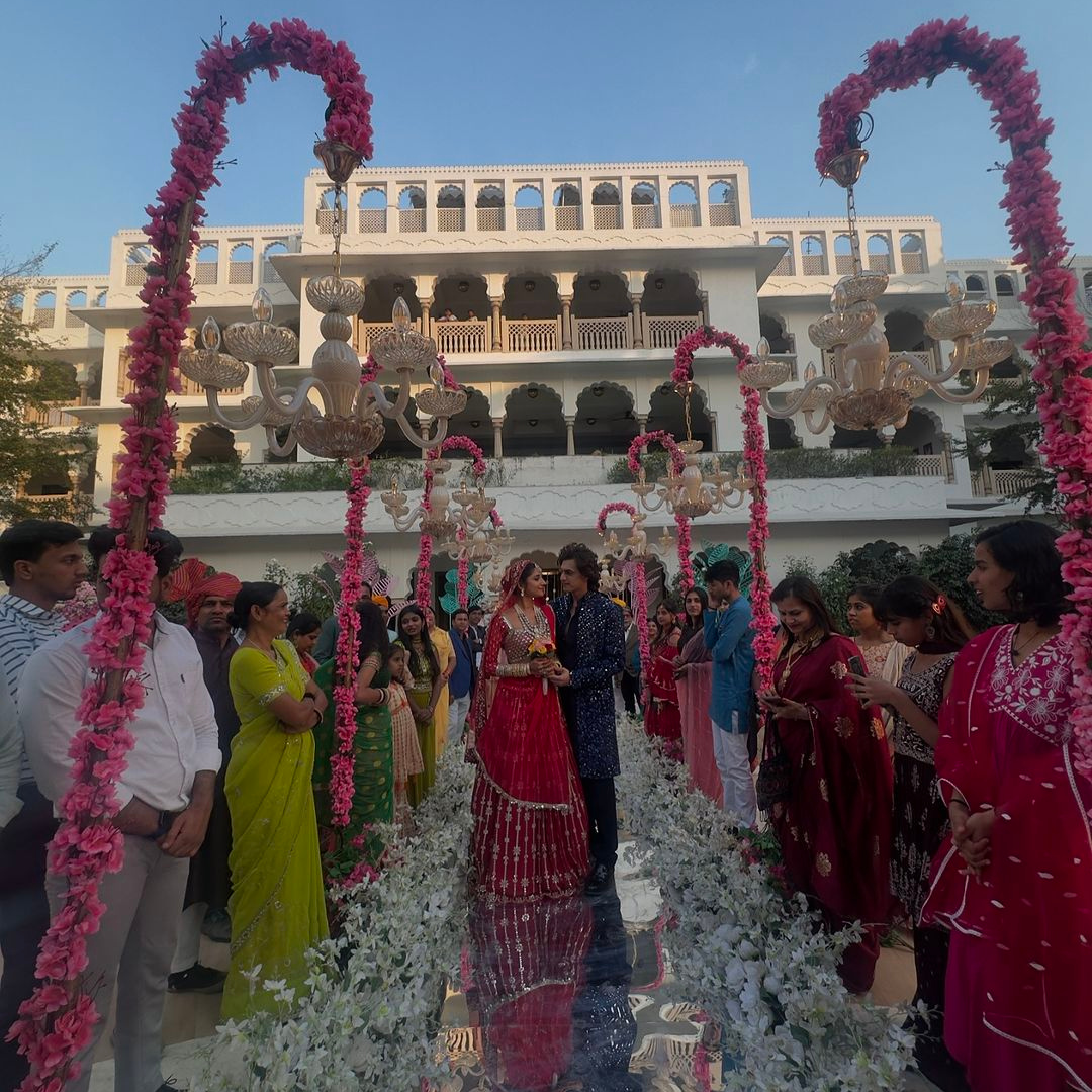 Mohsin Khan-Kanika Mann making a beautiful entry