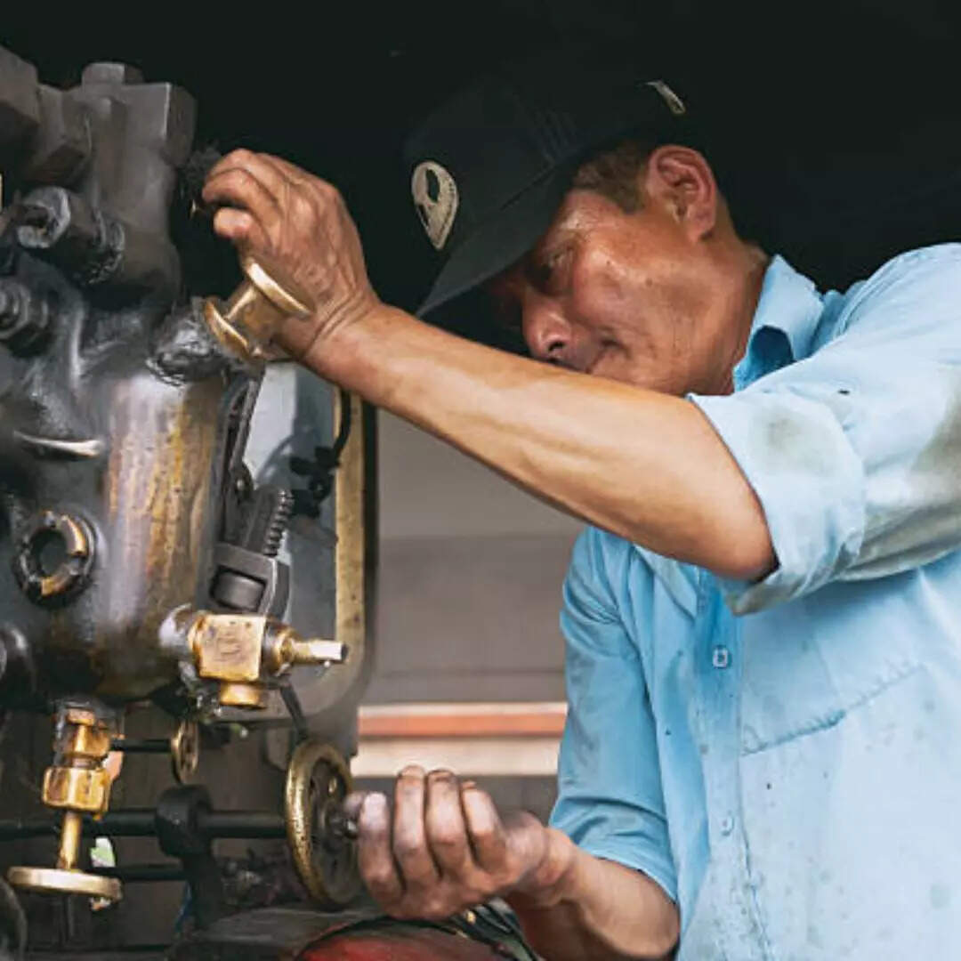 what-is-a-train-engineer-salary-know-railway-engineer-salary-facilities