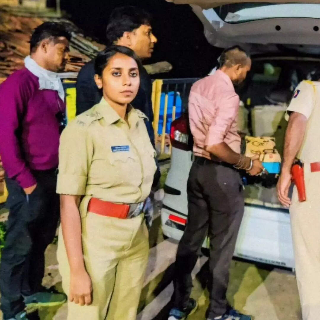 IPS Rashmitha Rao Success Story Become UPSC Topper to Left RBI Job Lady ...