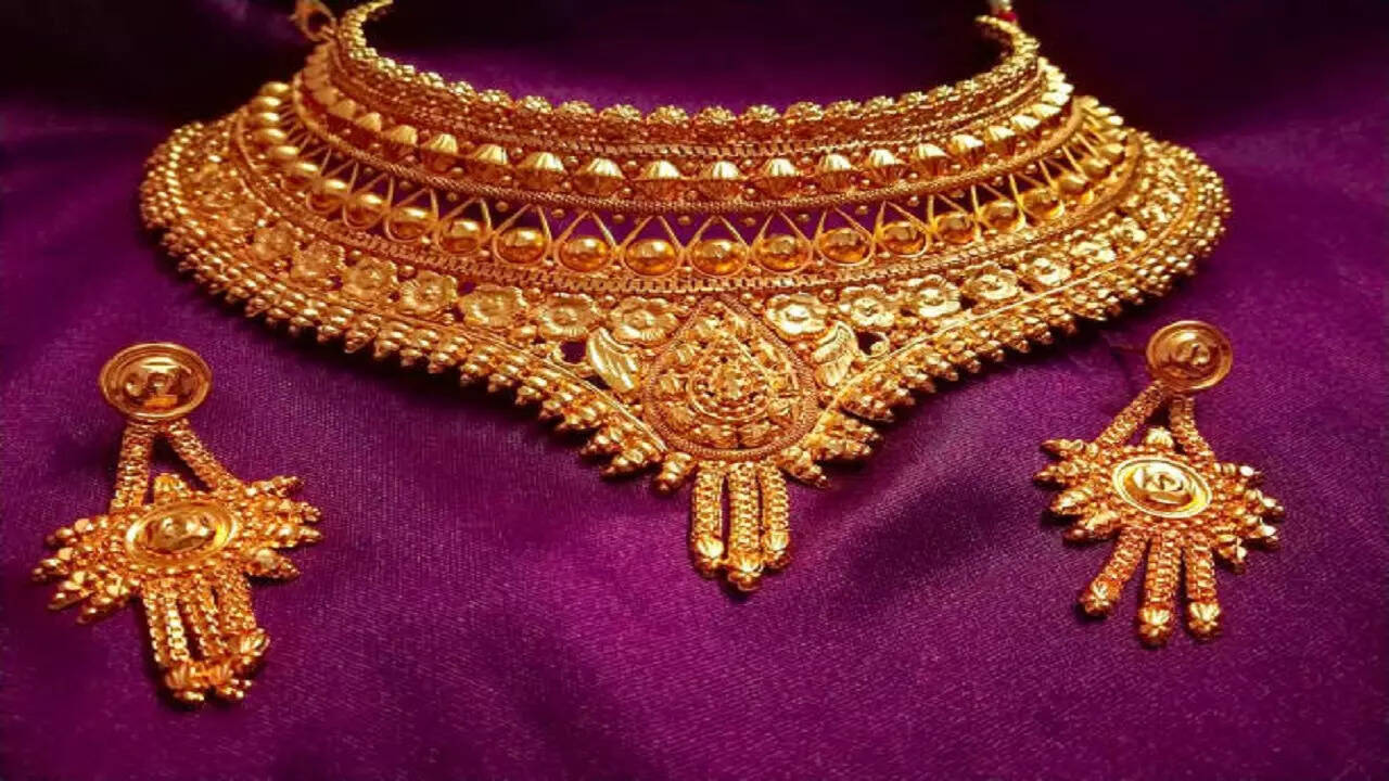 Aaj Ka Sone Ka Bhav, Gold and Silver Rate Today, 28 October 2022 Gold  Price: latest gold rate - तीन हफ्तों में 1000 रुपये सस्ता हुआ गोल्ड! चांदी  में भी भारी कटौती|