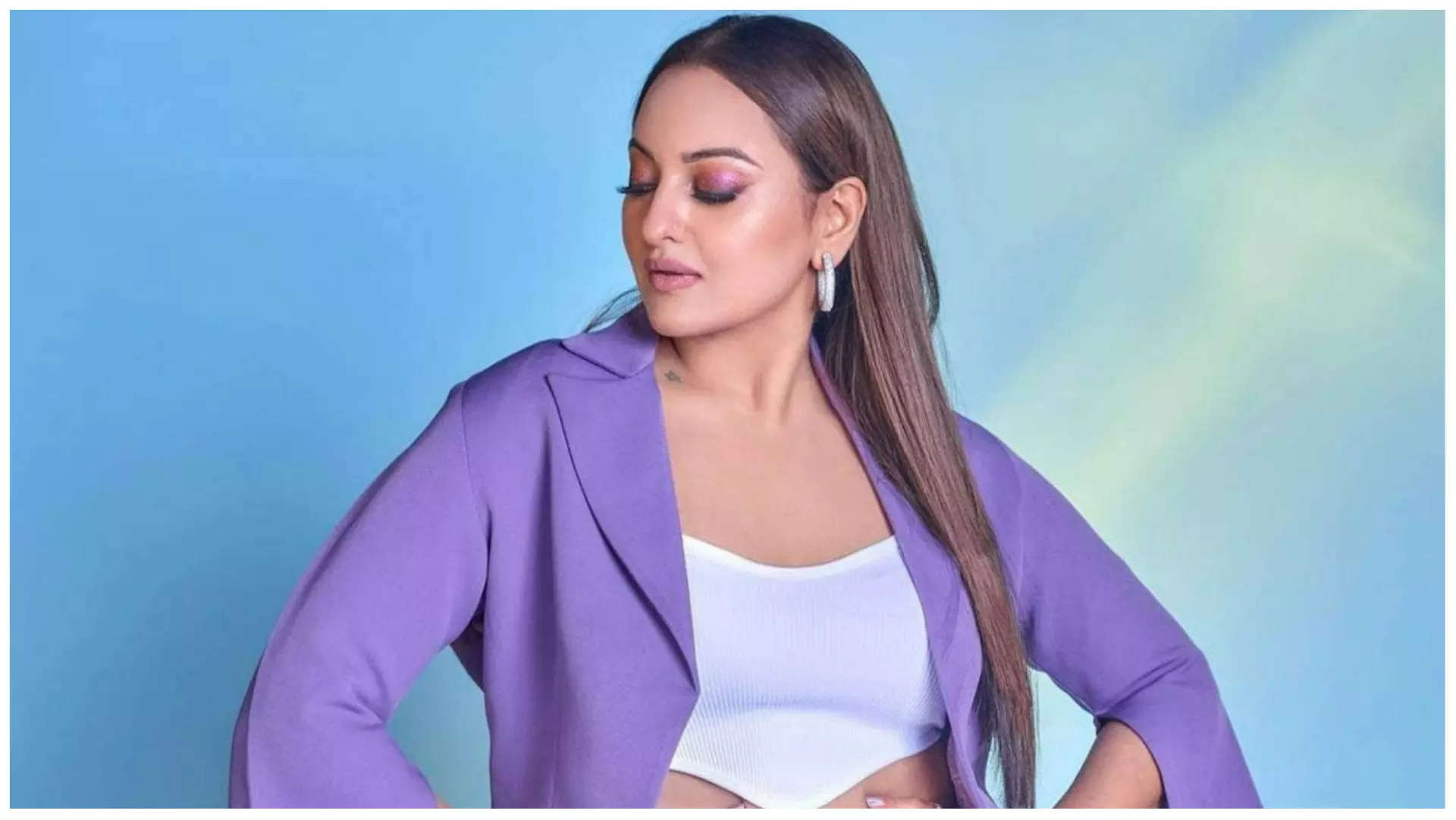 Sonakshi Sinha Paired With Nandamuri Balakrishna साउथ इंडस्ट्री में कदम रखने जा रही हैं सोनाक्षी