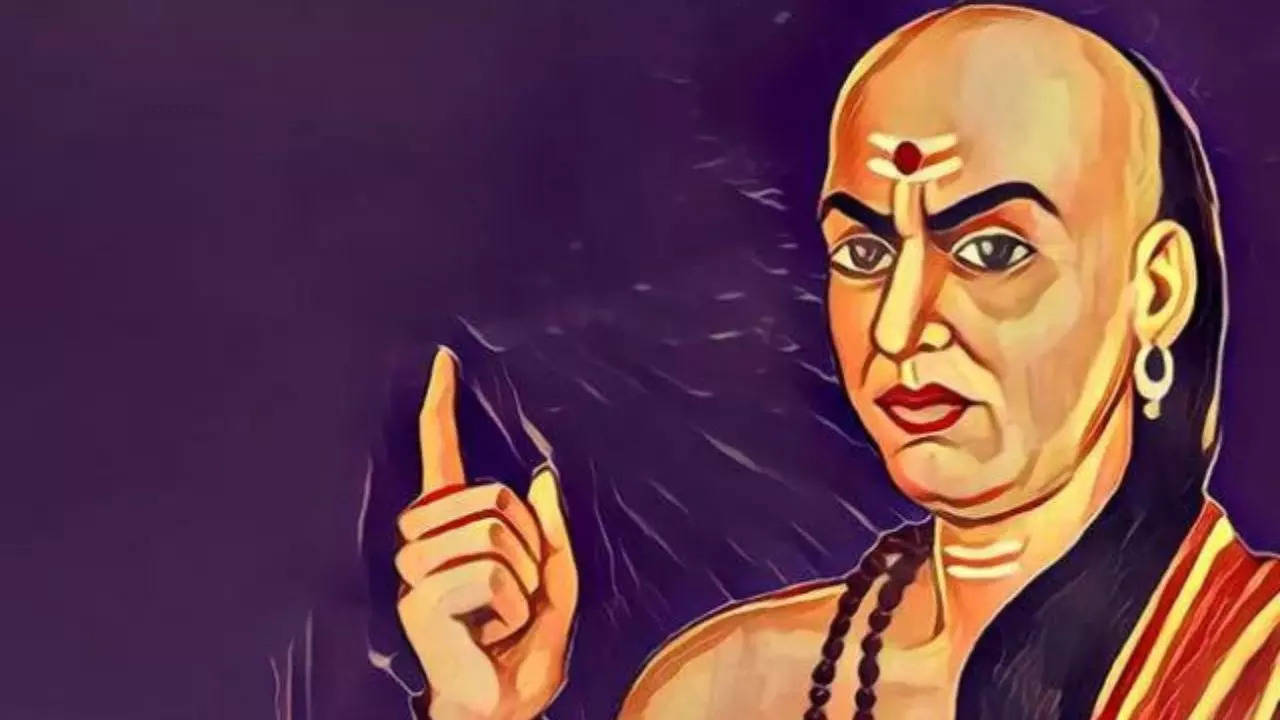 chanakya niti in hindi: if a man gets the support of these 3 in ...