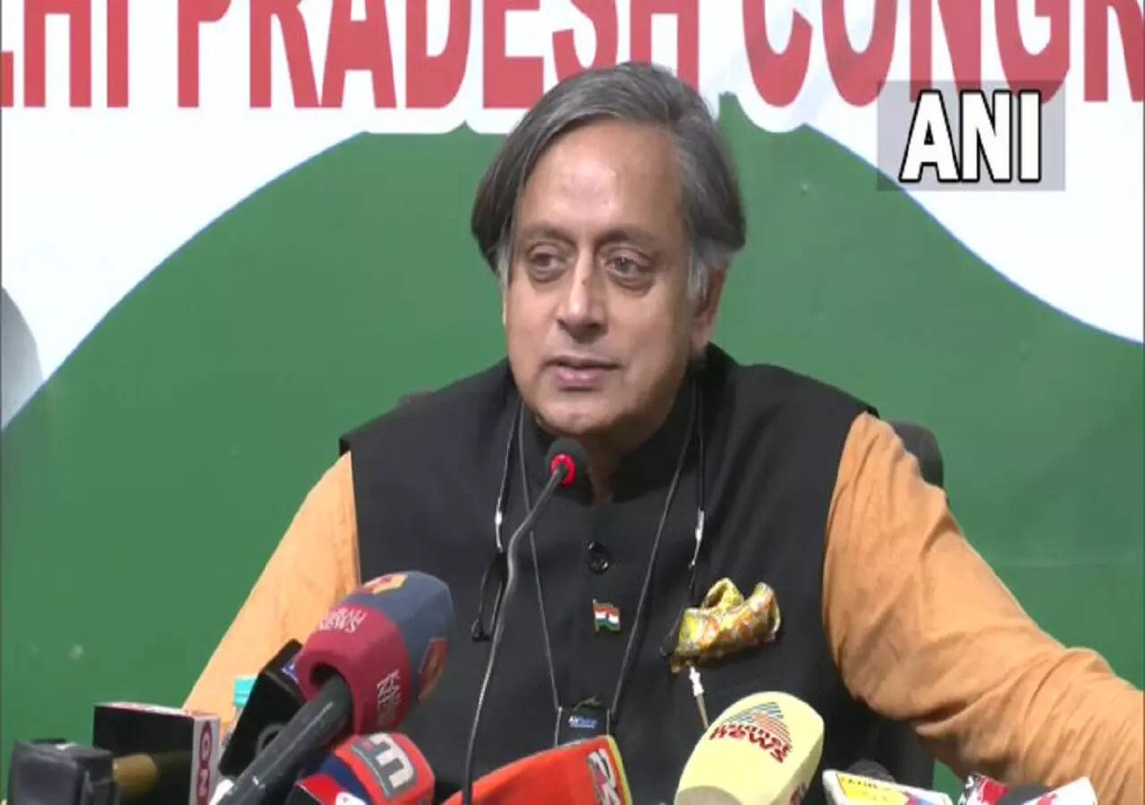 shashi tharoor congress leader