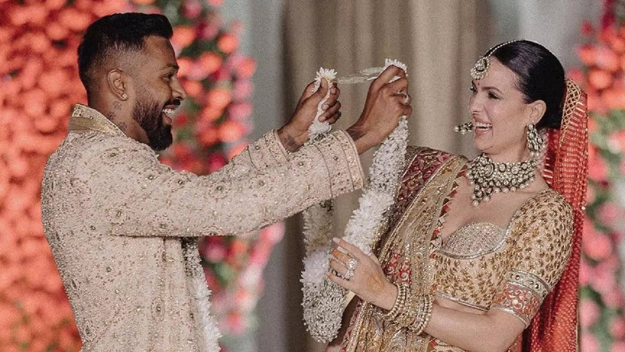 Hardik Pandya and Natasa Stankovic hindu marriage| hardik pandya natasa  stankovic get married in hindu tradition in udaipur, हार्दिक पांड्या और  नताशा ने अब हिंदू रीति-रिवाज से की शादी, देखिए ...