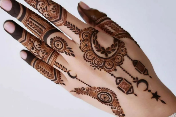 Home-based Mehndi Artists In Capital Become More Active For Chand Raat -  UrduPoint