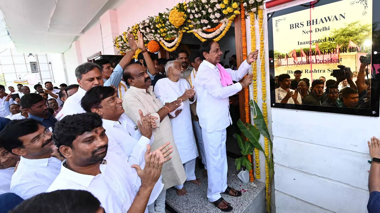 KCR opens BRS office in Delhi, national politics