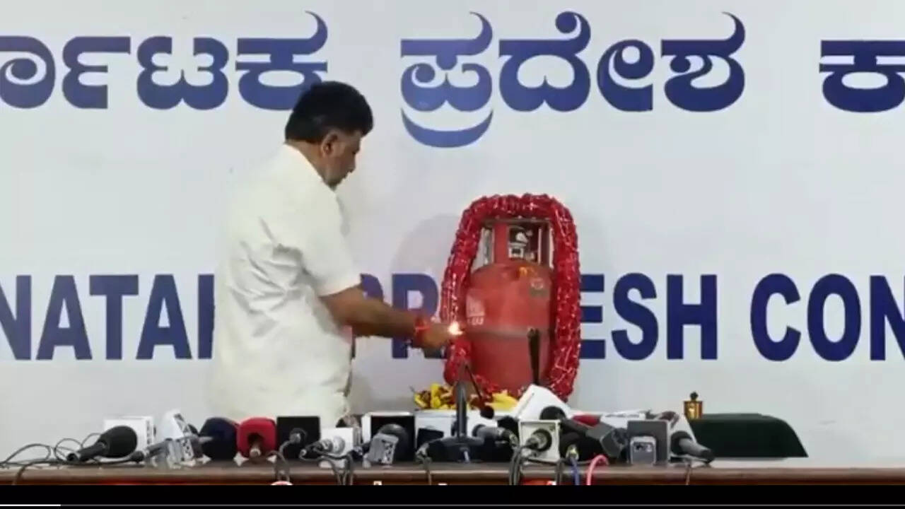 DK Shivakumar, Karnataka Assembly Election 2023, LPG cylinder,