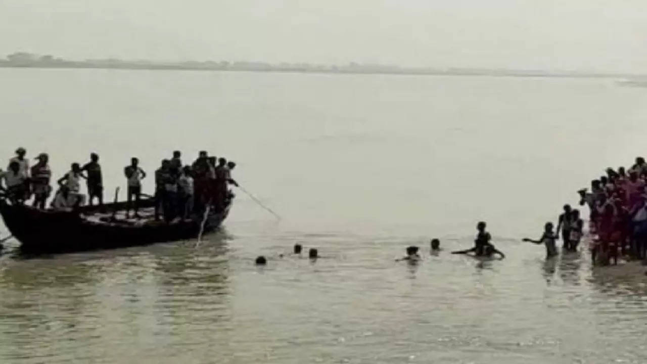 Ballia boat capsized