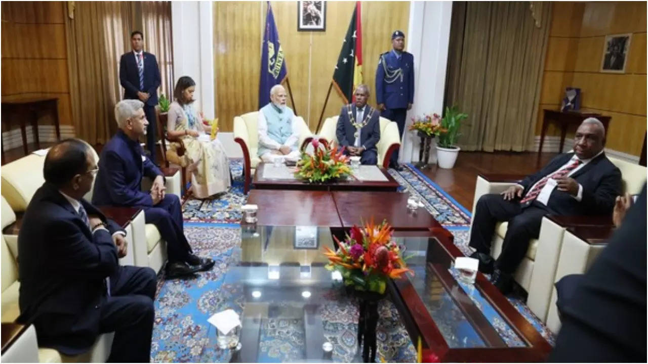 PM Modi hosts lunch in Papua New Guinea