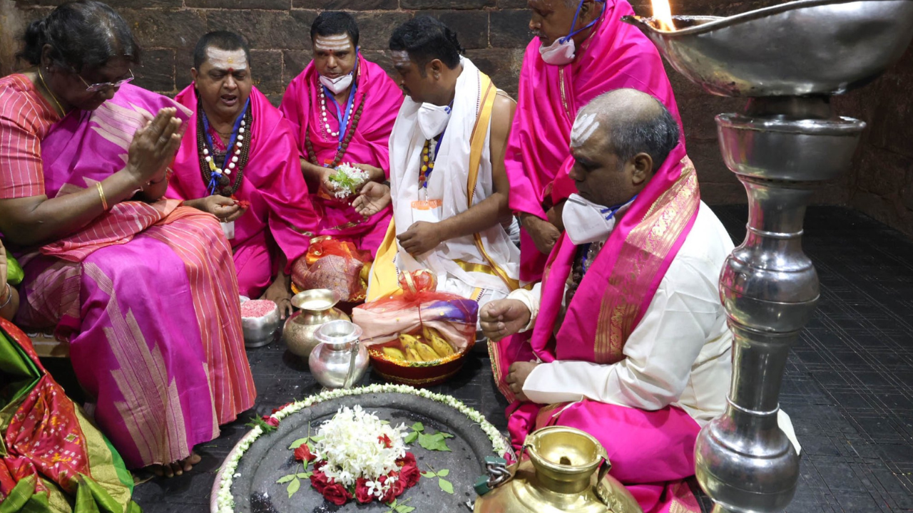 ​President Droupadi Murmu, Droupadi Murmu, Baidyanath Mandir Deoghar