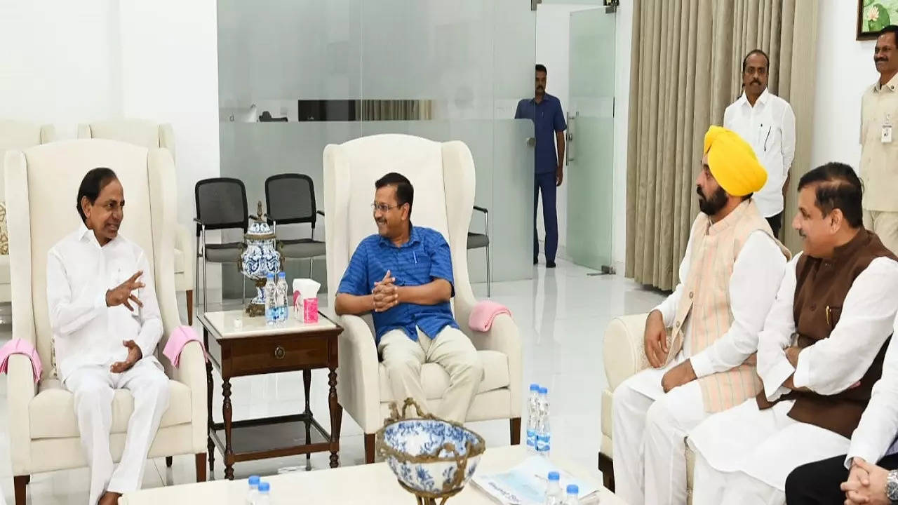 kejriwal meets kcr