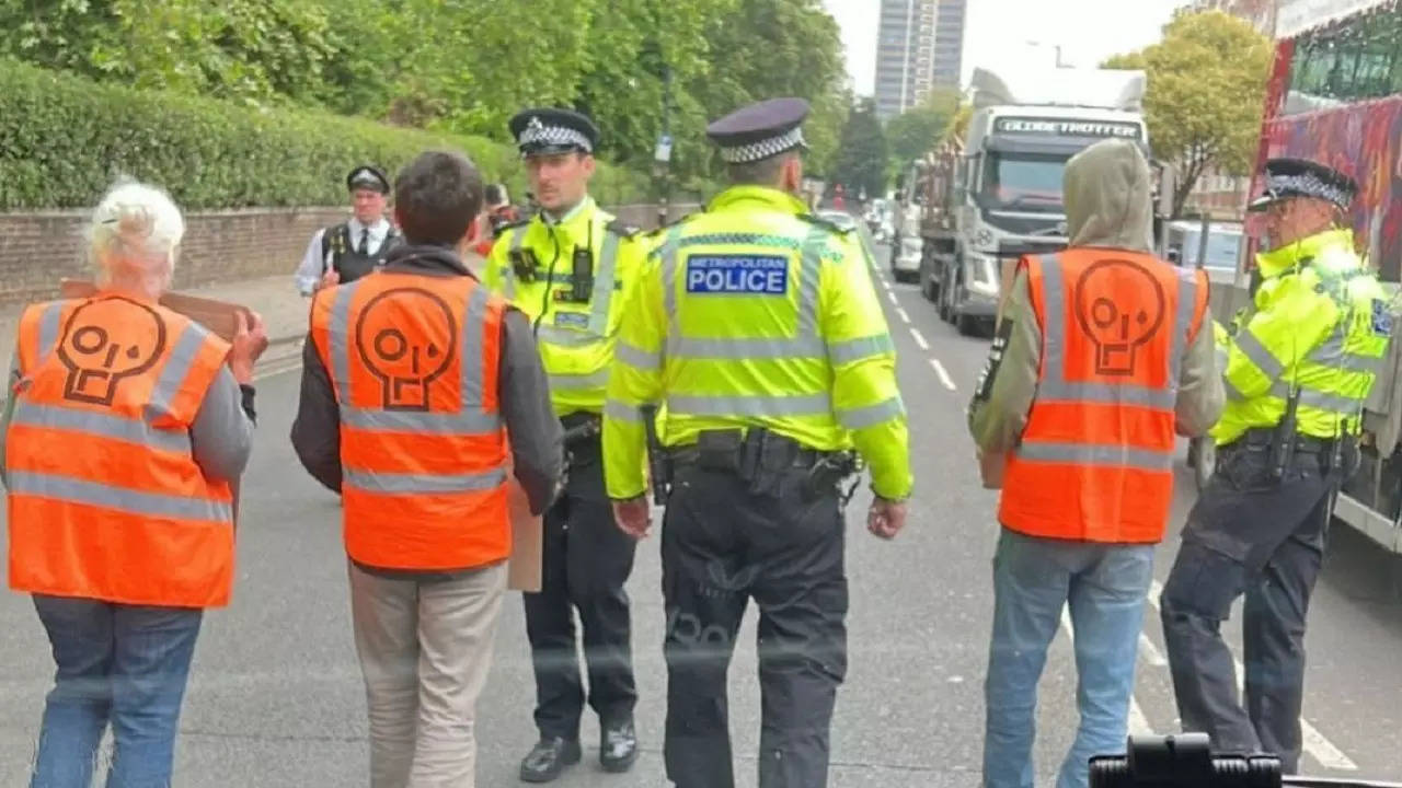 England Cricket team bus stopped by protestors in London