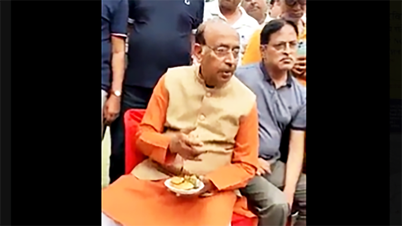 BJP Leader Vijay Goel Viral Video