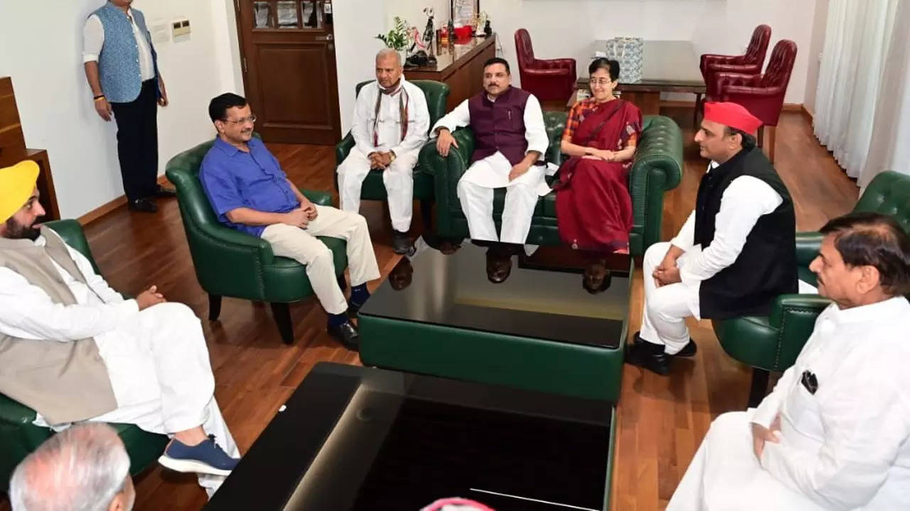 Arvind Kejriwal met Akhilesh Yadav on Ordinance