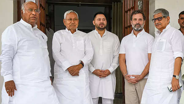Opposition parties meeting, Nitish Kumar, Mallikarjun Kharge, Rahul Gandhi