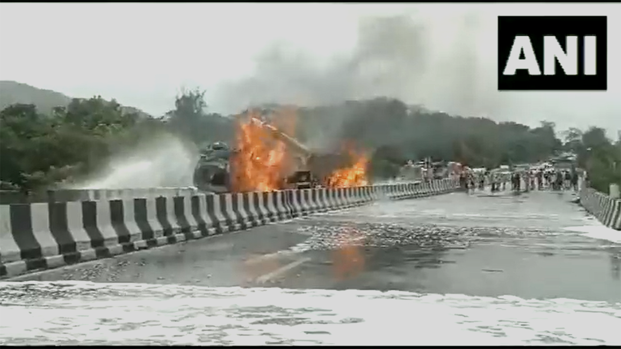 Oil Tanker Fire in Khandala Ghat Mumbai Pune Expressway