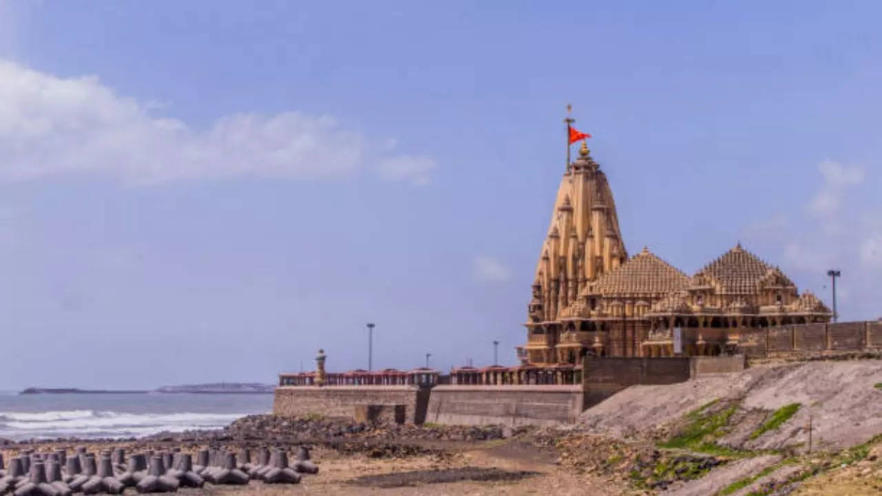 Somnath Jyotirlinga Temple: महाशिवरात्रि पर भगवान शिव के पहले ज्योतिर्लिंग 'सोमनाथ' के करें दर्शन, भोले के भक्त ऐसे पहुंचें यहां