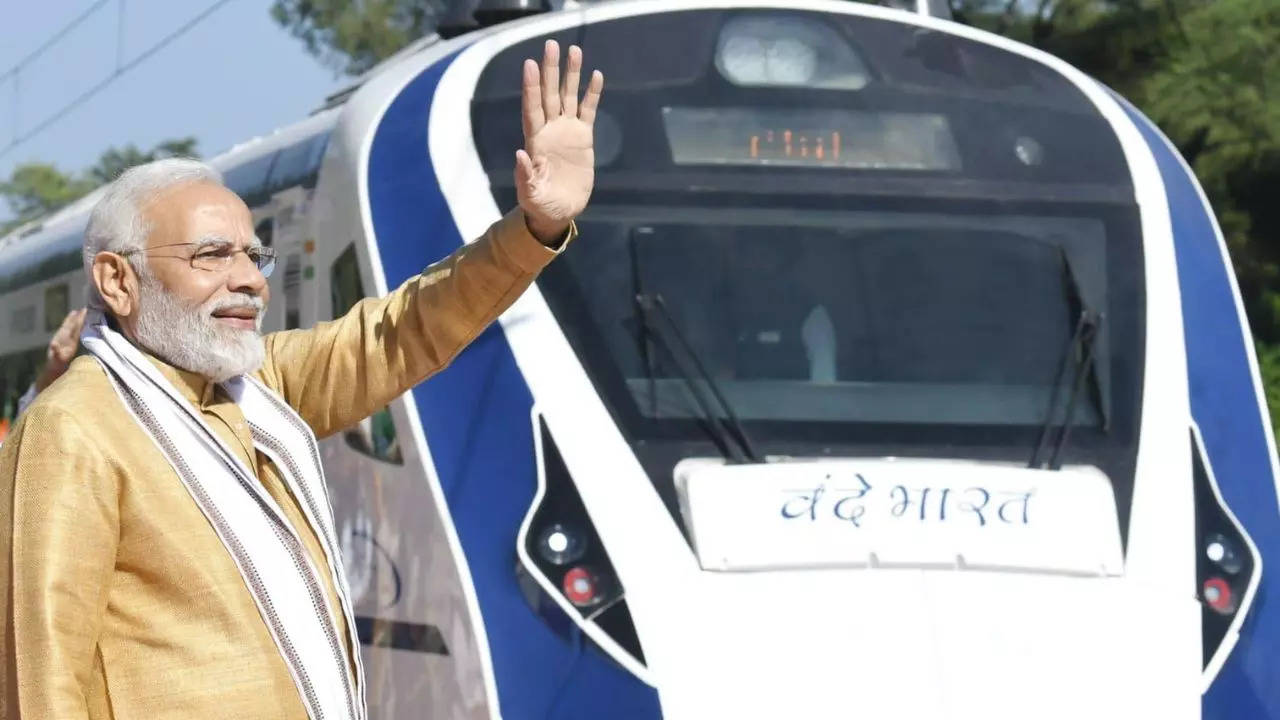 Vande Bharat Express Train, Narendra Modi