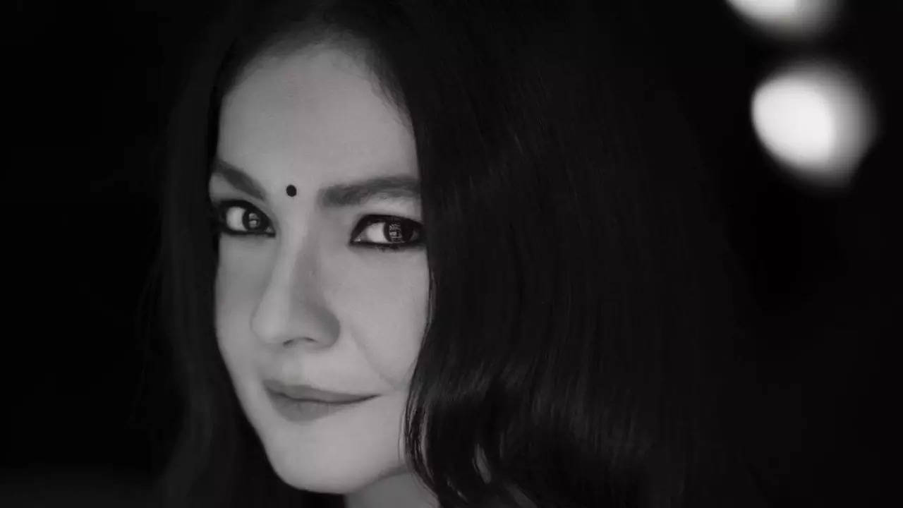 pooja bhatt