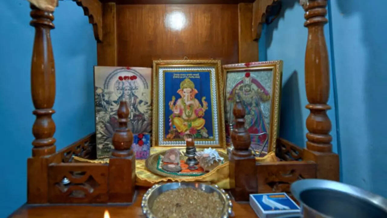 What should be the direction of puja ghar according to Vastu