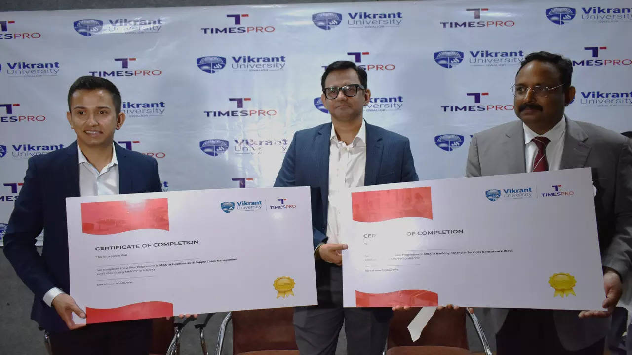 Vikram Singh Rathore, Pro Chancellor, Vikrant University, Parikshit Markanday, Chief Growth & Partnership Officer, TimesPro and Dr. M.K. Srivastava, Vice Chancellor, Vikrant University during the announcement of the MBA in BFSI & MBA in E-Commerce Supply Chain Management programmes.