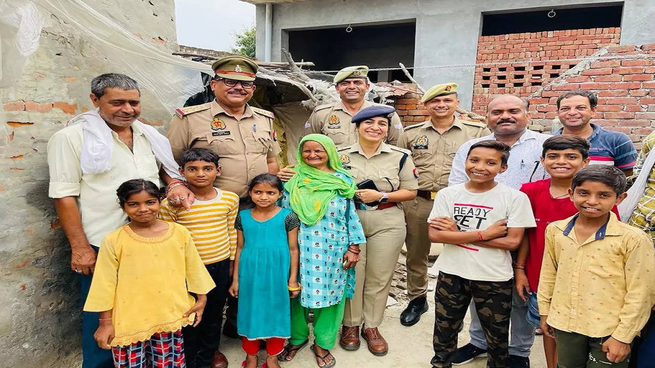 UP Police With Noorjahan