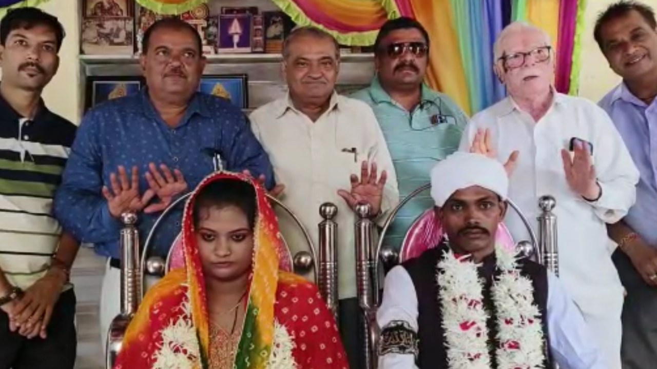 ​Muslim Couple Wedding, Muslim Couple Nikah in Mandir, Viral News