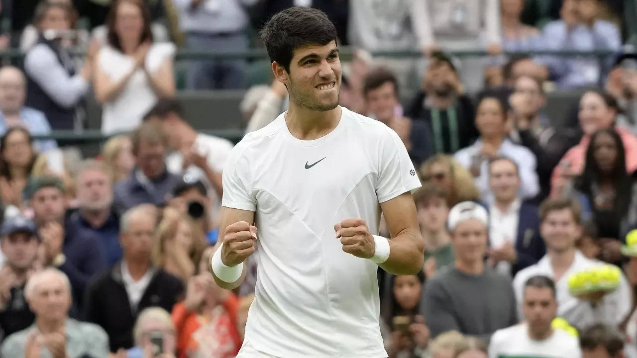 Carlos Alcaraz in second round of Wimbledon 2023