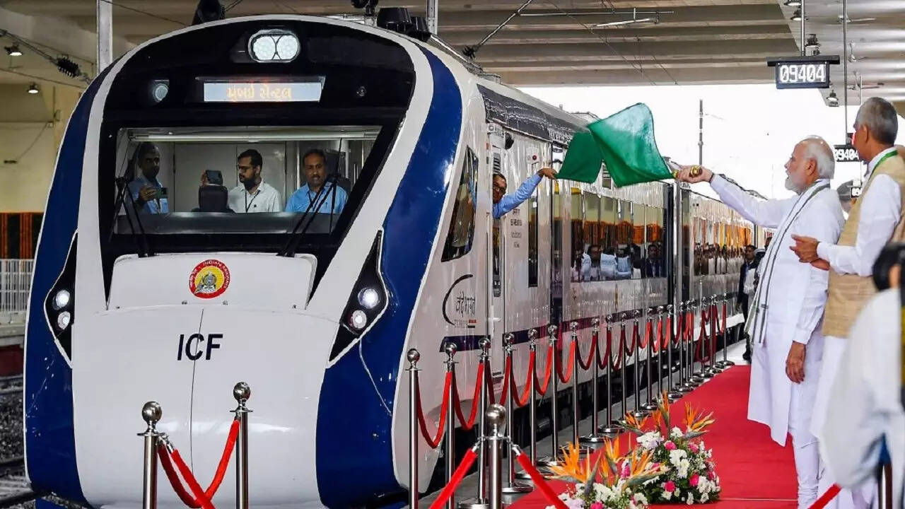 pm modi vande bharat train