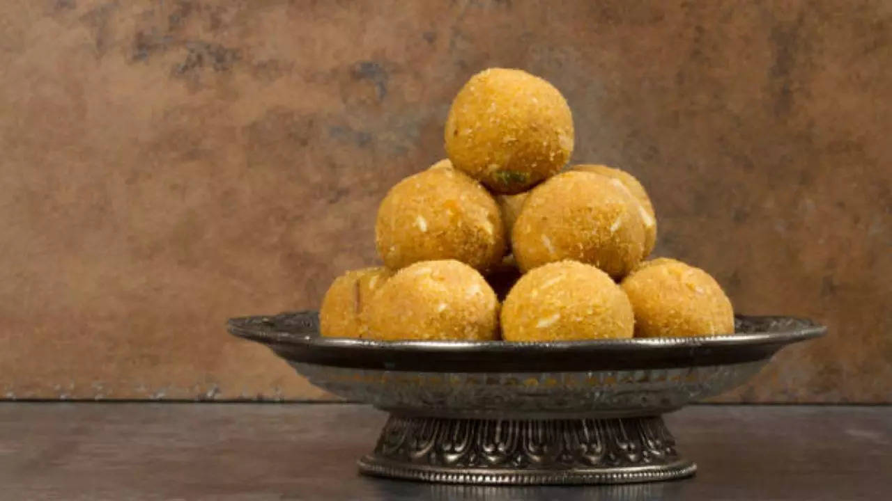 Besan Laddu Recipe