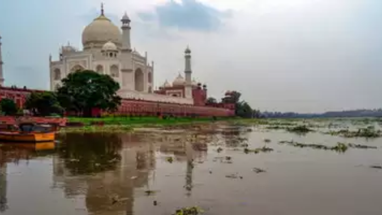 Taj Mahal flood